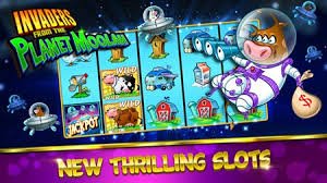 Meja Casino Hold'em dengan dealer langsung di studio multi-kamera pantera303